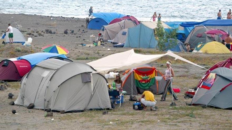Imagen de archivo de una acampada en la Isla.