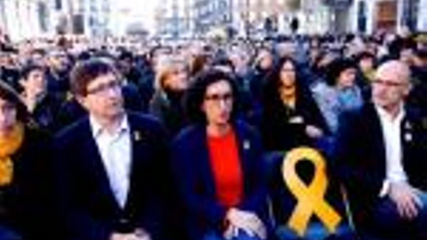 Mundó, Rovira i Romeva, amb la cadira buida de Junqueras.