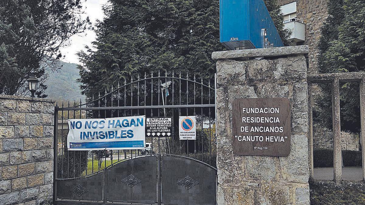 La entrada a la residencia Canuto Hevia.