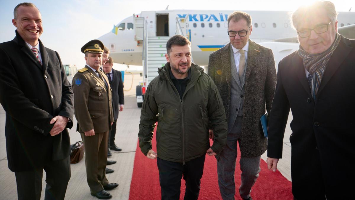 ゼレンスキー氏、トランプ大統領の特使らと会談のためベルリンに到着