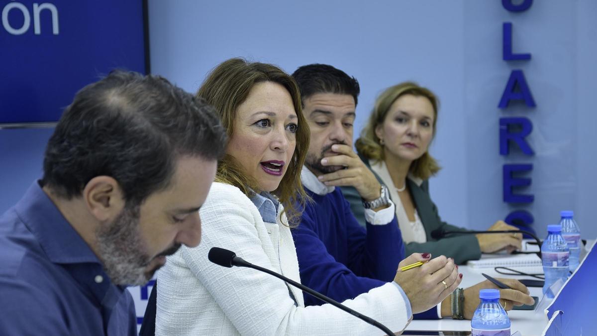 Patricia Navarro, en la reunión de este lunes.