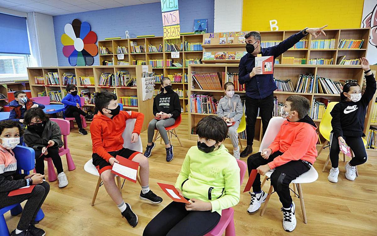 Cita a ciegas en el María Inmaculada y taller de Xosé Luna en el Pérez Viondi