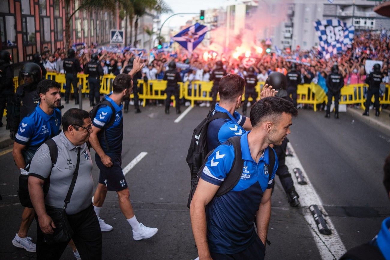 Ambiente previo del playoff entre CD Tenerife-UD Las Palmas