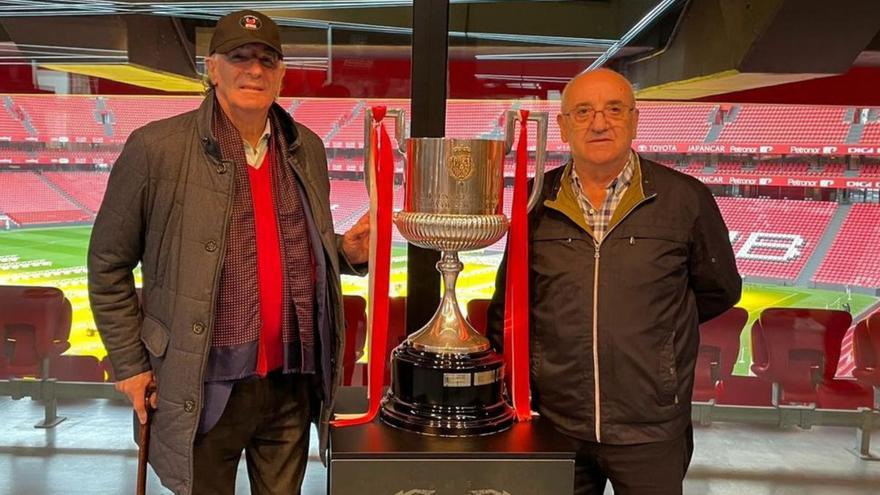 Marianín, con Iribar y la Copa del Rey del Athletic