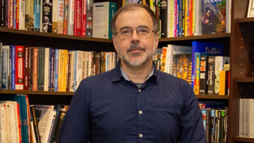 Eduardo Caamaño en la librería Arenas.
