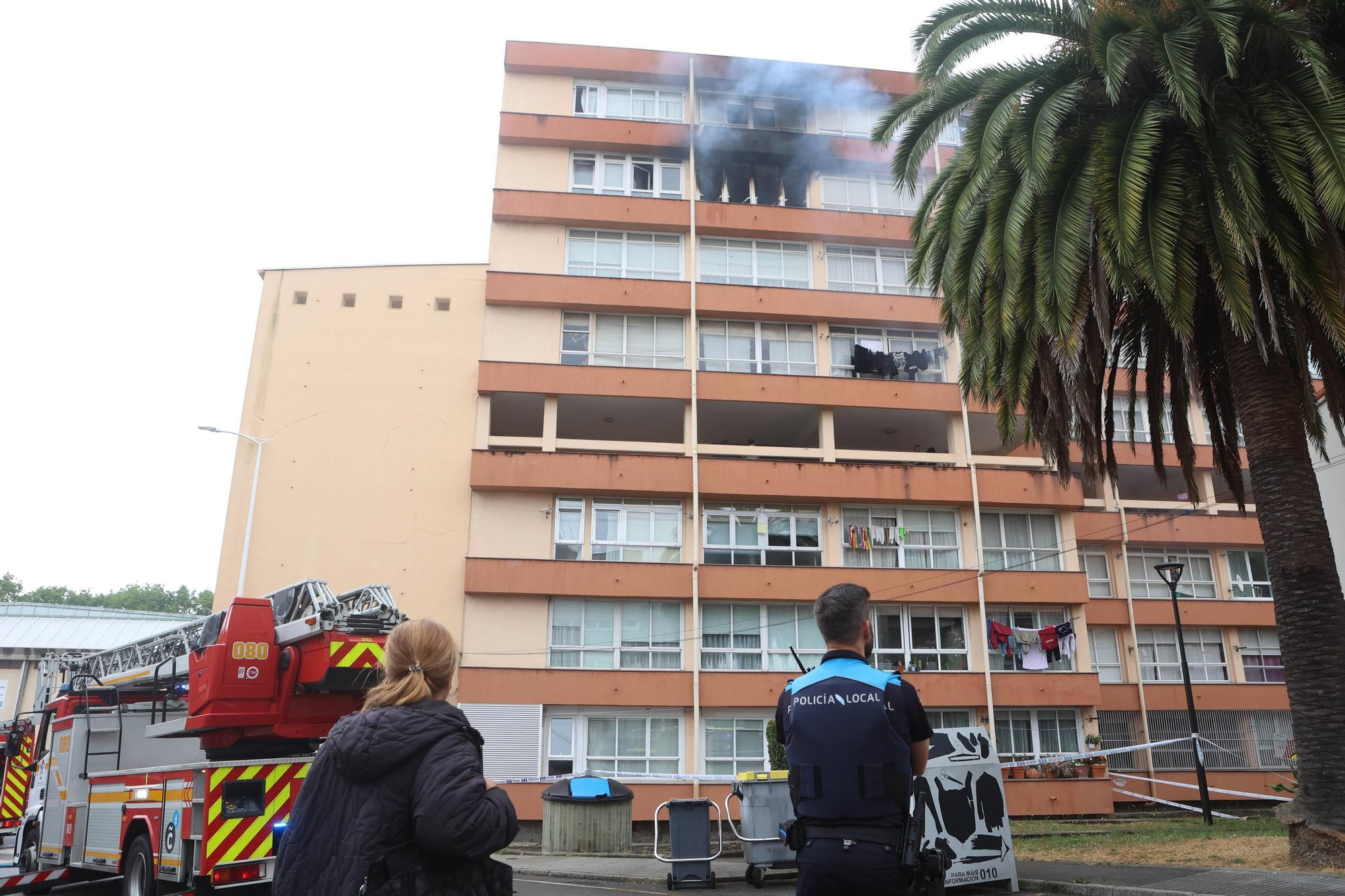 Incendio en un edificio de la calle Camelias