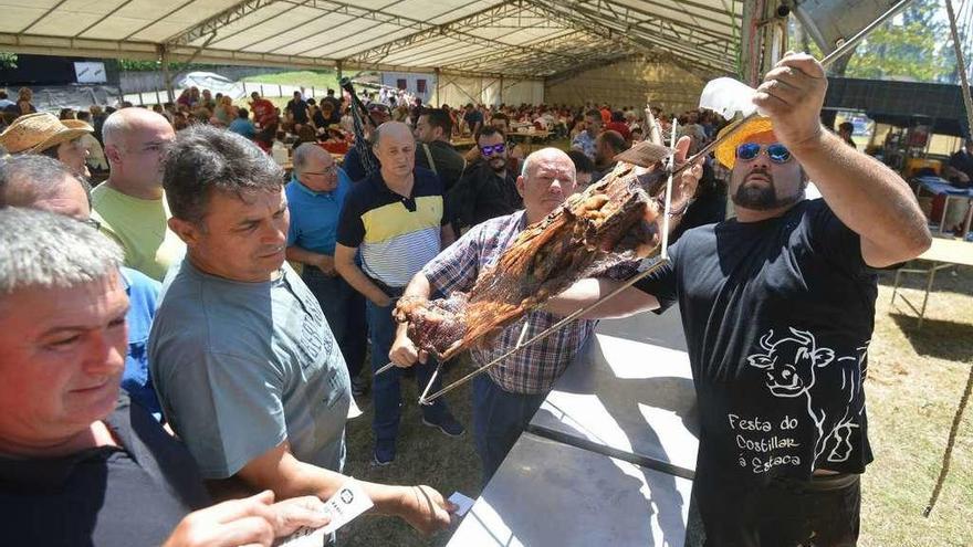 Entrega de uno de los lotes. // G. Santos