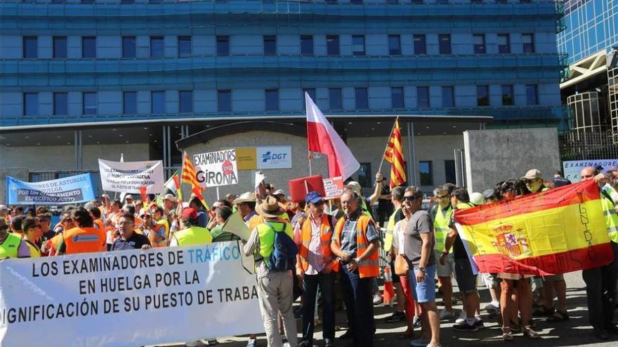 Tráfico suspende en septiembre 41.000 exámenes por la huelga