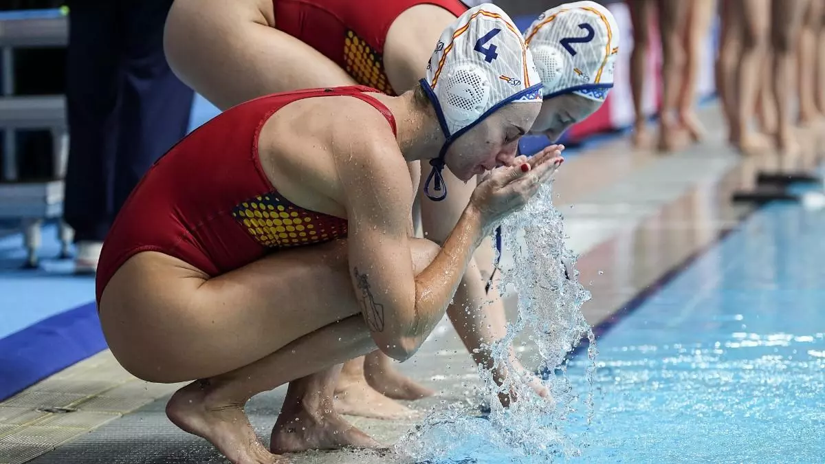 España sabe sufrir y sella el pase a semifinales del Mundial de waterpolo femenino