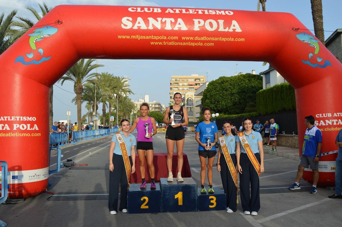 Las tres primeras clasificadas de la categoría femenina