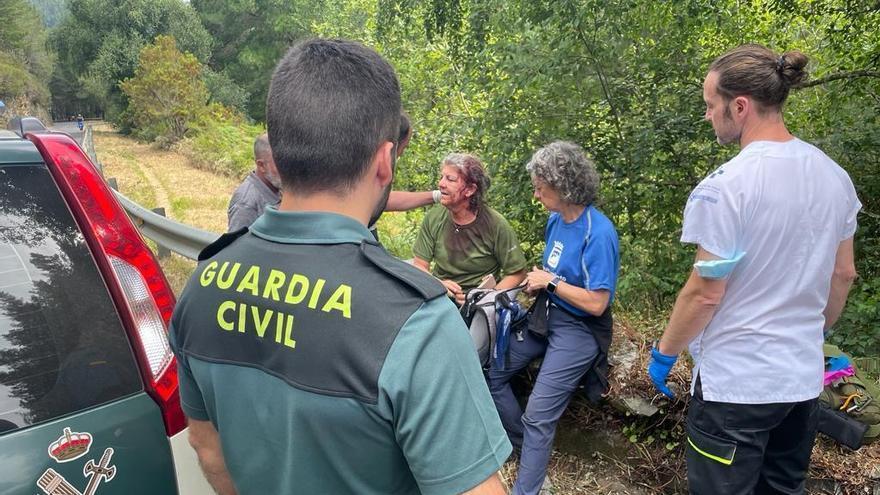 Rescatan a una peregrina malagueña que cayó de un muro y rodó por el monte en Asturias
