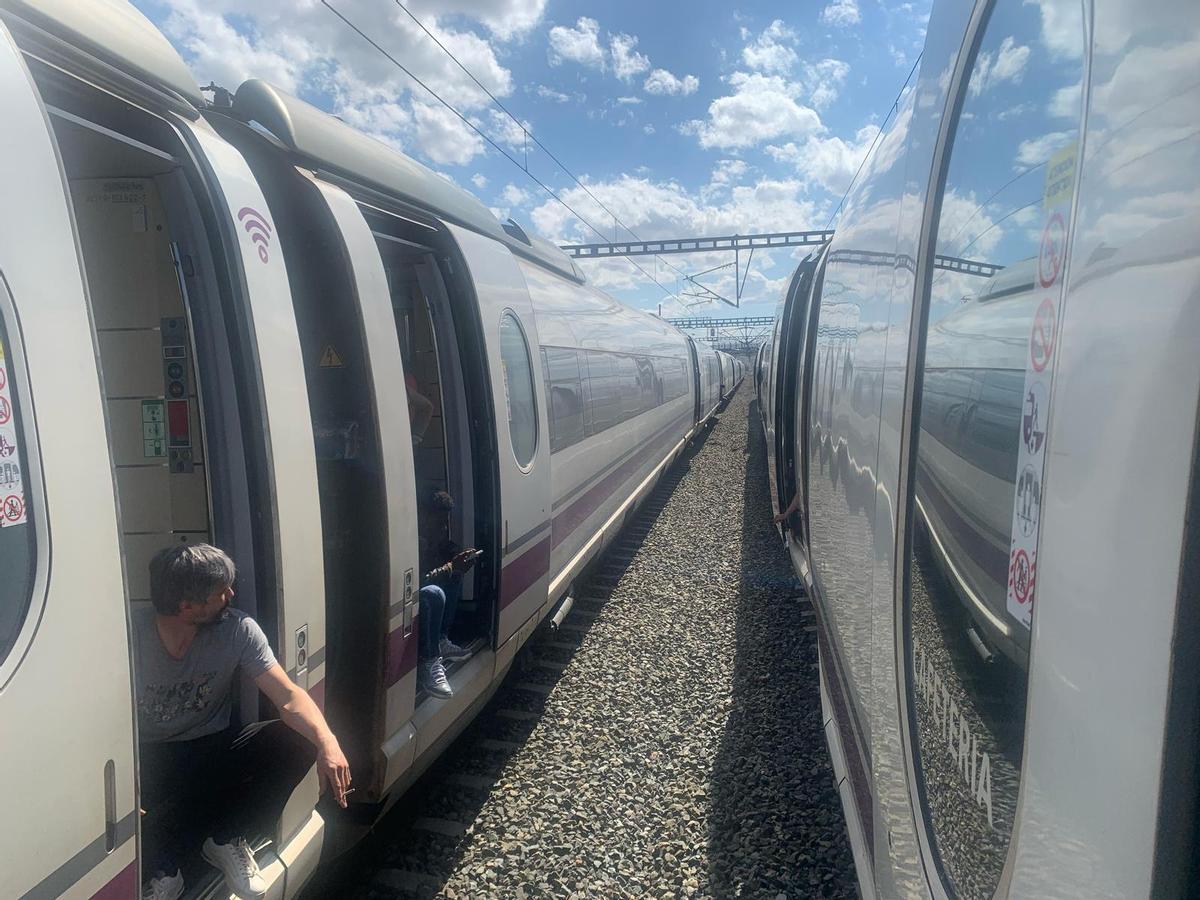 Dos AVES parados entre Zaragoza y Madrid el día del apagón histótico.