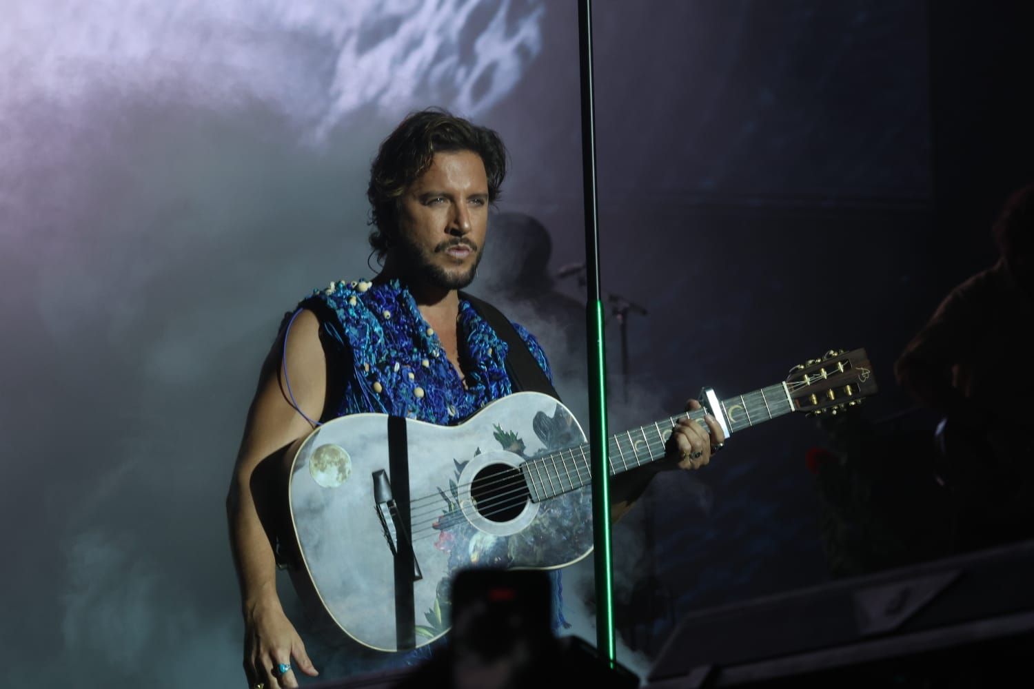 Manuel Carrasco arrebata en su concerto del Roig Arena: todas las imágenes