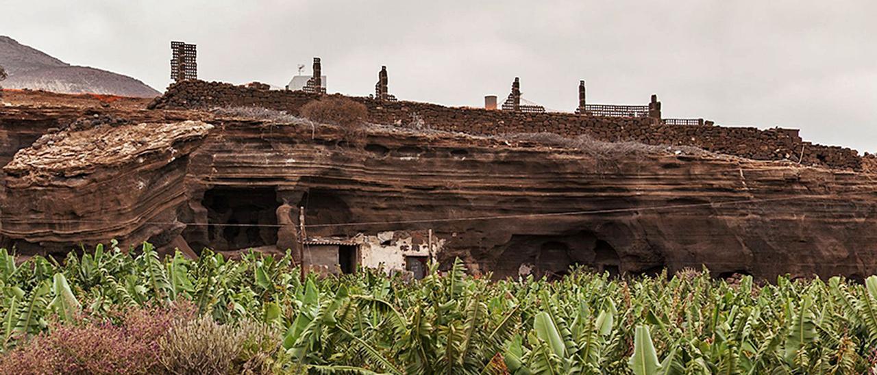 Vista de parte de la treintena de cuevas del yacimiento prehispánico de Facaracas. | |  LP/DLP