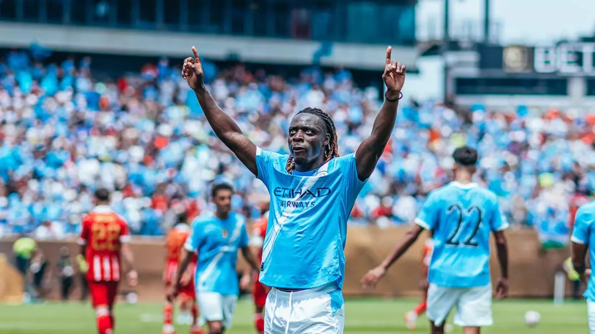 El City vence sin problemas en su debut