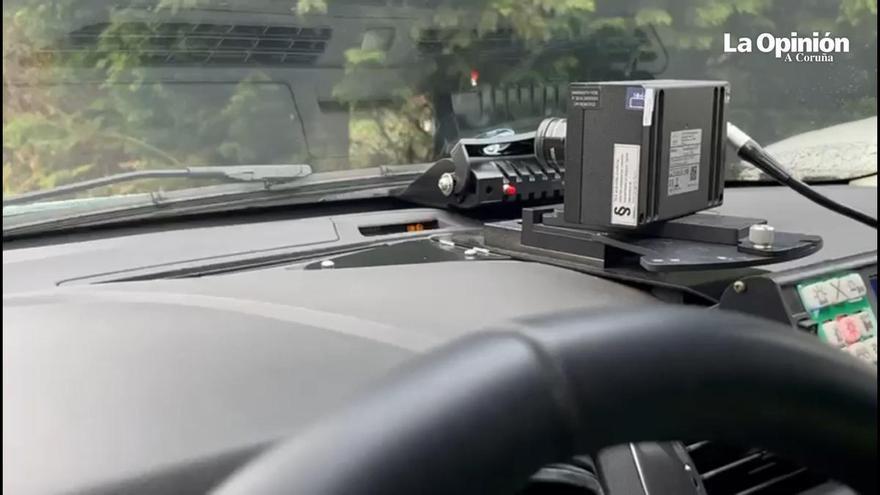 Control de la Guardia Civil de Tráfico en una vía secundaria