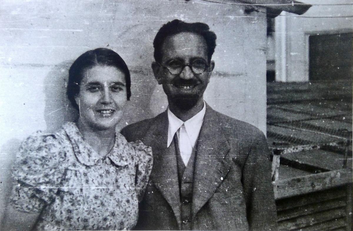 María Moliner con su marido.