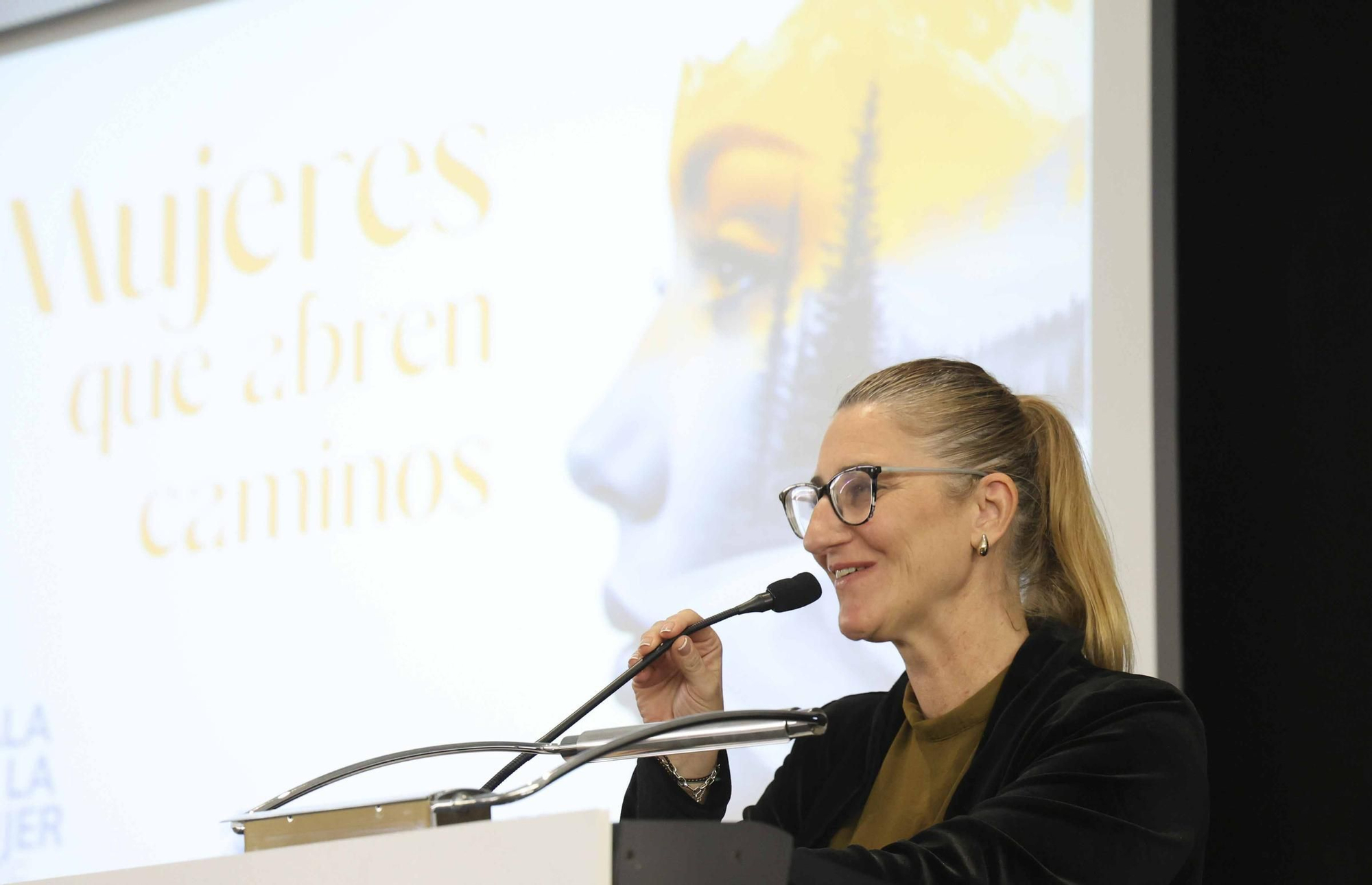 "Mujeres que abren caminos"