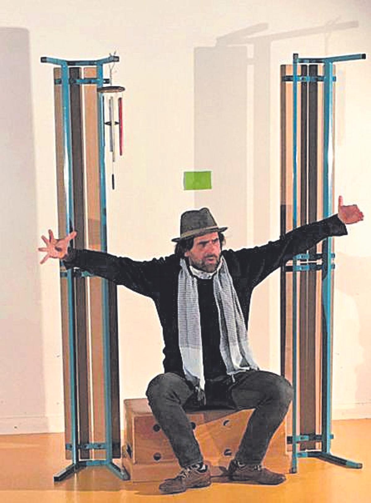 Sesión de cuentos con marionetas en la biblioteca Ánxel Casal