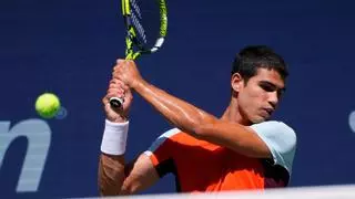 Báez se retira cuando perdía por dos sets y Alcaraz pasa a segunda ronda del US Open