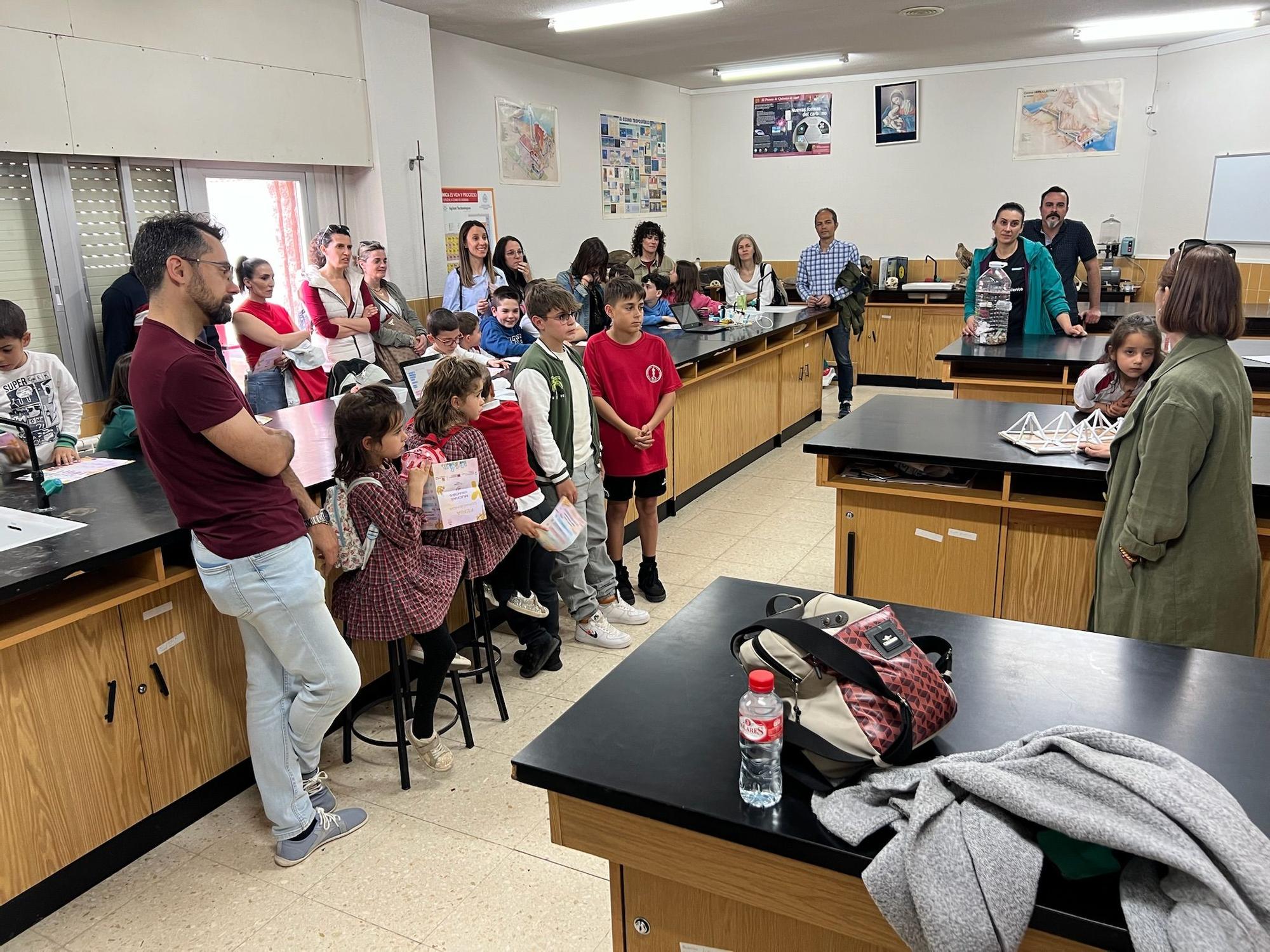 Feria de la Ciencia en el colegio Corazón de María