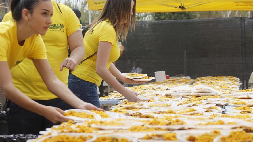 El Mercado de Torrefiel celebra sus 30 años con una paella para 1.000 personas