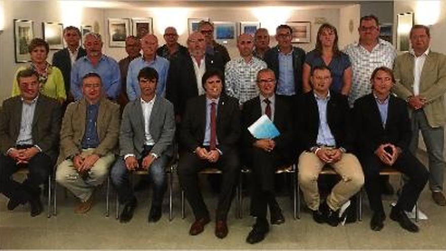 Els assistents a la sessió constitutiva del ple del Consorci de la Costa Brava.