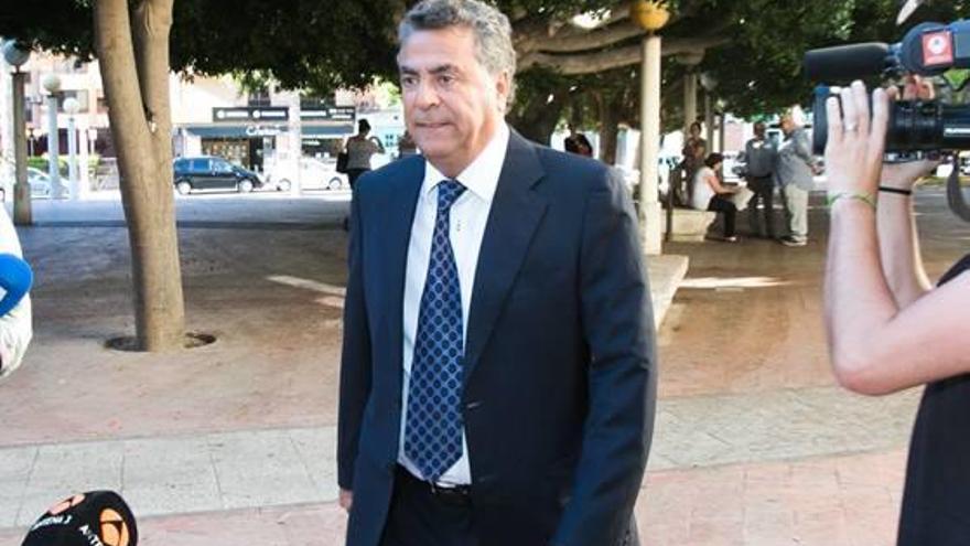 Enrique Ortiz durante una de sus comparecencias ante los juzgados de Alicante.