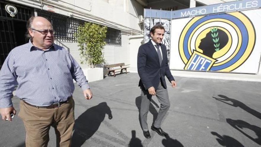 Juan Carlos Ramírez y Carlos Parodi, ayer en el Rico Pérez, antes de ofrecer su rueda de prensa.