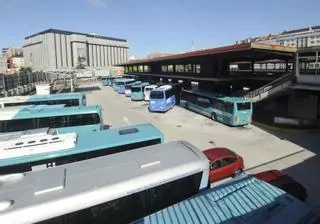 Los trabajadores de autobús amenazan con una huelga indefinida a mediados de abril
