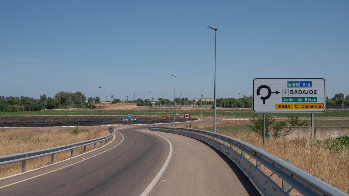 Final del tramo III de la Ronda Sur junto al recinto ferial de Caya.