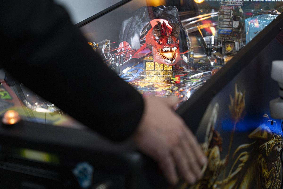 Así es la nueva sede de la asociación ARCADE en Esplugues: con 120 recreativas y medio centenar de pinballs