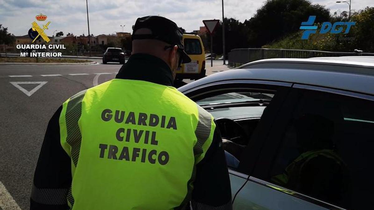 La Guardia Civil de Tráfico ha detenido al conductor.