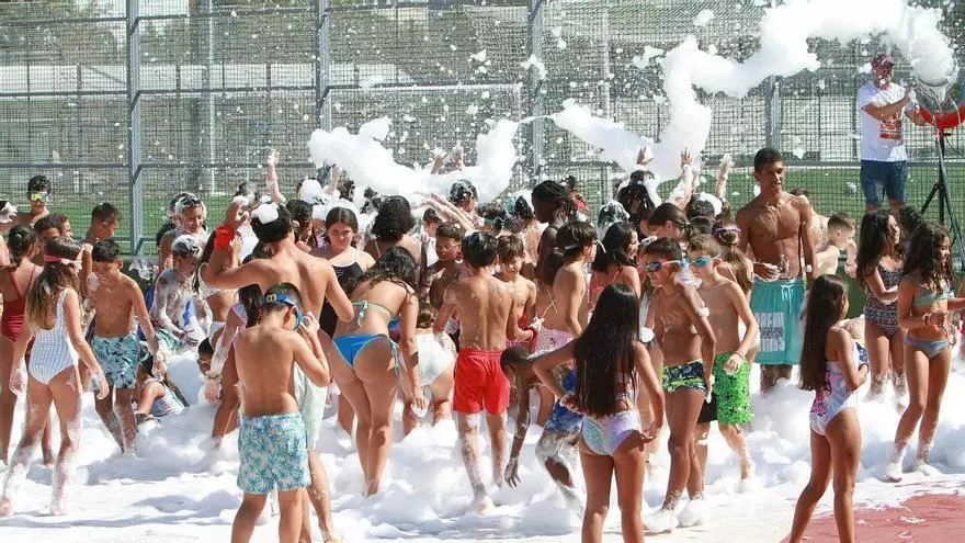 El Campamento Urbano se despide con fiesta de la espuma y sesión de DJ