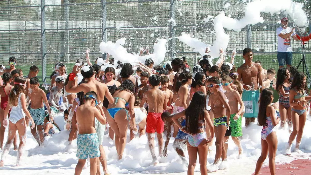 El Campamento Urbano se despide con fiesta de la espuma y sesión de DJ