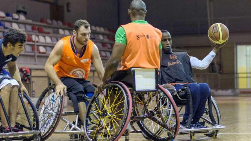 Un instante de uno de los entrenamientos de la semana del Amfiv. // FdV