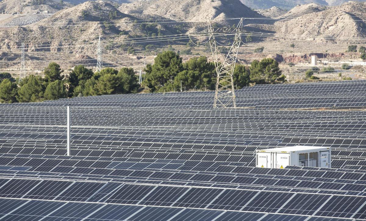Una planta solar situada en la provincia de Alicante, en una imagen de archivo.