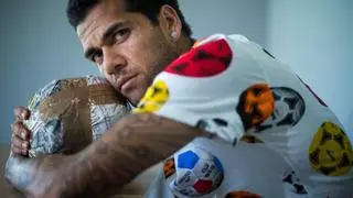 Las cámaras acorralan a Dani Alves: el encierro del jugador y la víctima en el baño de la discoteca duró unos 15 minutos