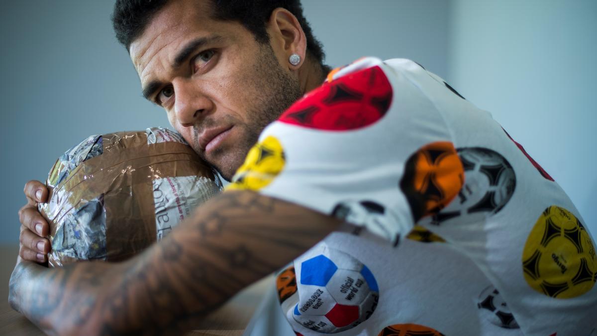 Dani Alves: una vida entre el balón y la exposición mediática