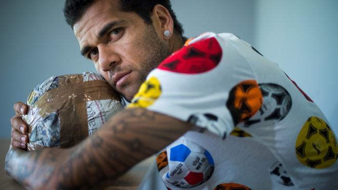 Dani Alves: una vida entre el balón y la exposición mediática