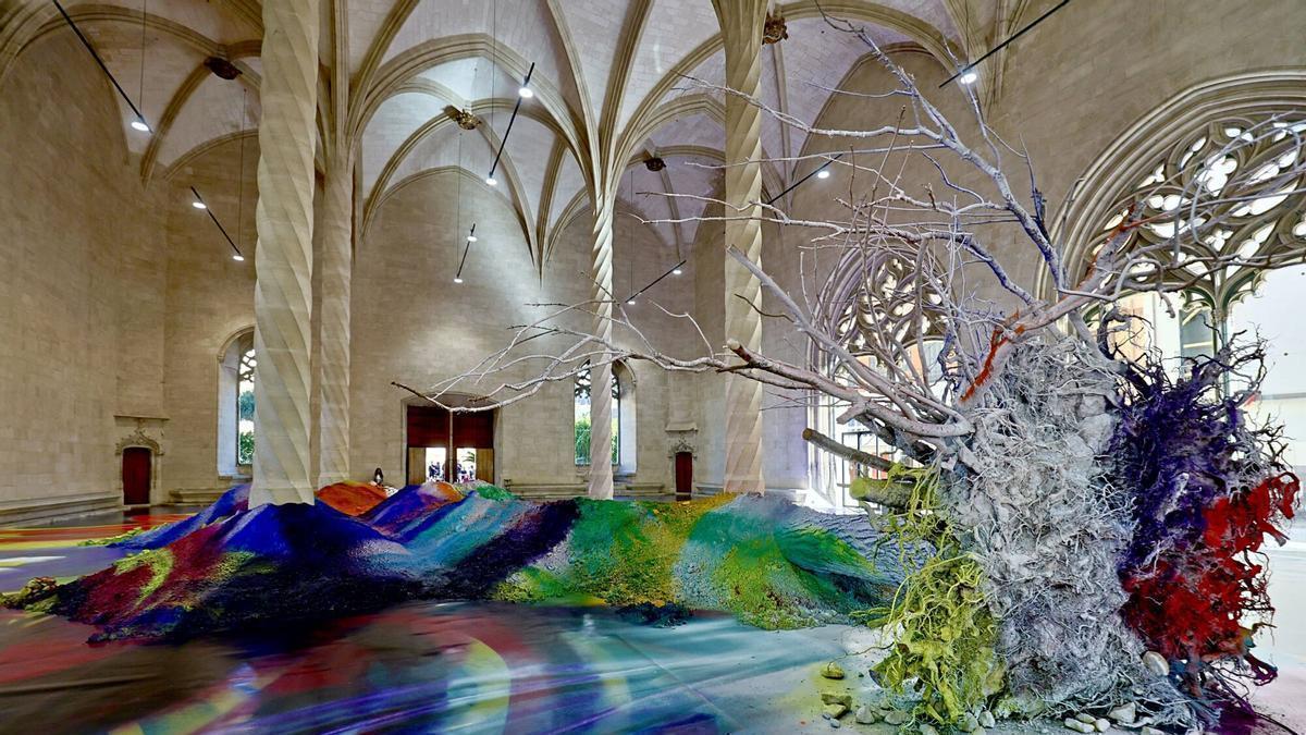 La pintura expandida de Katharina Grosse 'arraiga' en la Lonja de Palma