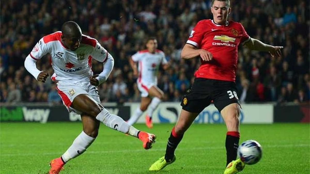 El Milton Keynes Dons sacó los colores al United de Van Gaal