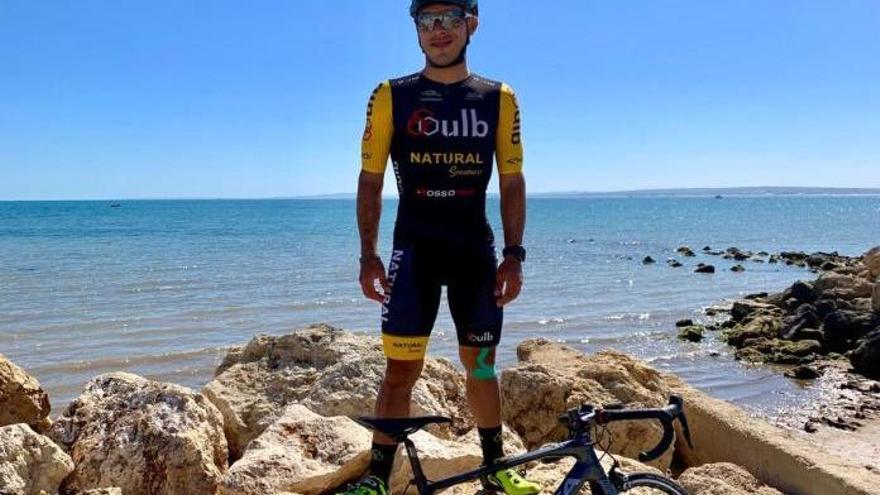 Jhon Alejandro Álvarez, con el maillot del Ulb Sports