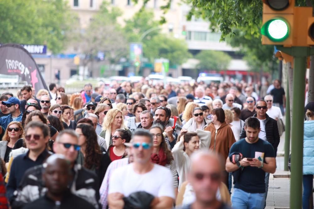 Más de 500 personas protestan por el cierre de Megasport y por el Caso Cursach