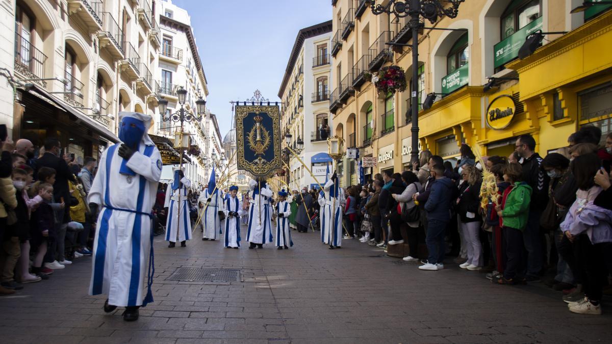 La procesión de las Palmas, por la Calle Alfonso de Zaragoza.