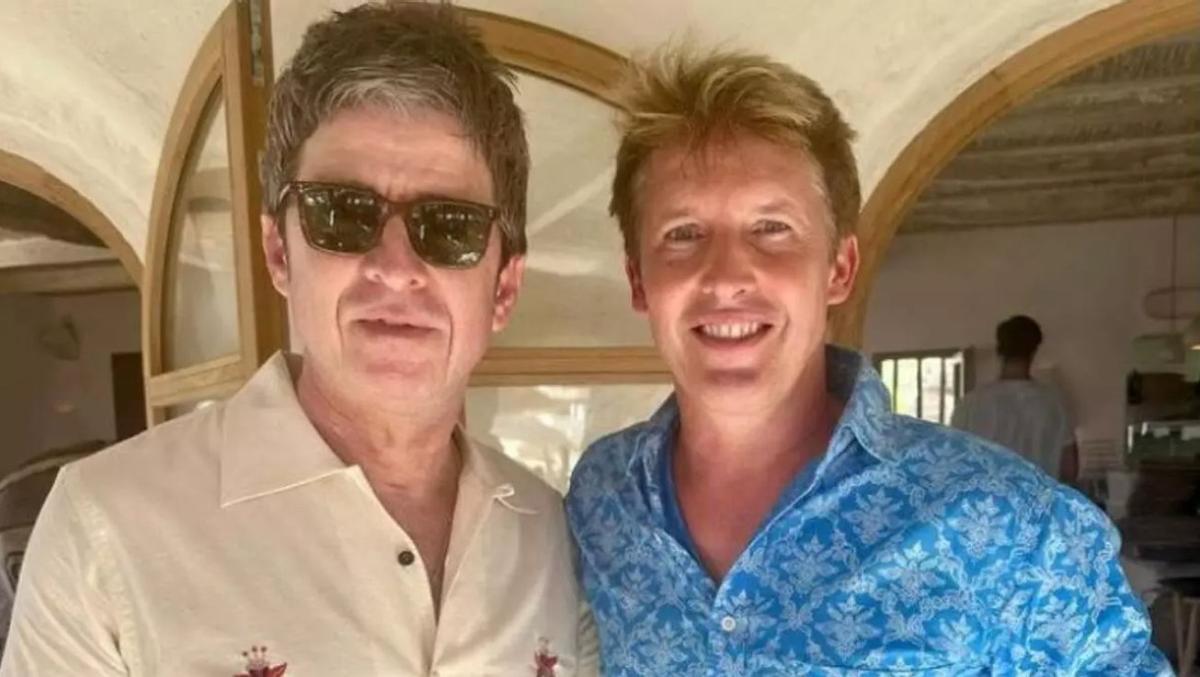 Noel Gallagher y James Blunt en Ibiza, cuando eran vecinos.