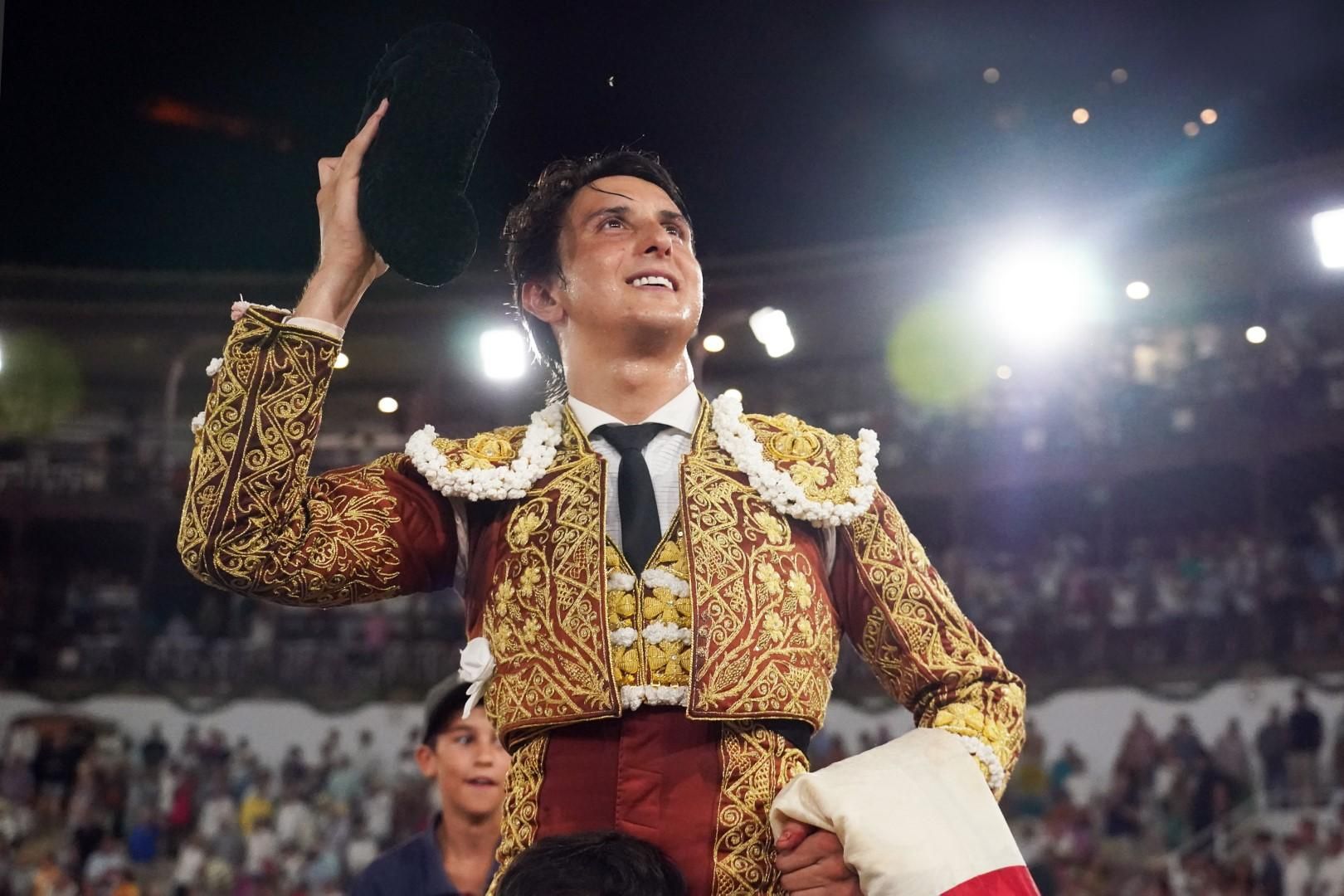 Toros en la Feria I Sexta corrida de abono y puerta grande de Roca Rey