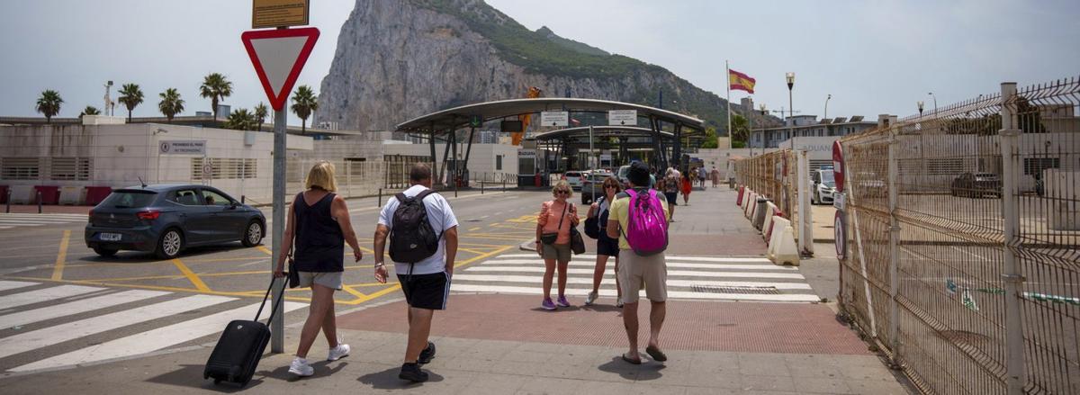 Gibraltar compta els dies perquè caigui la històrica reixa