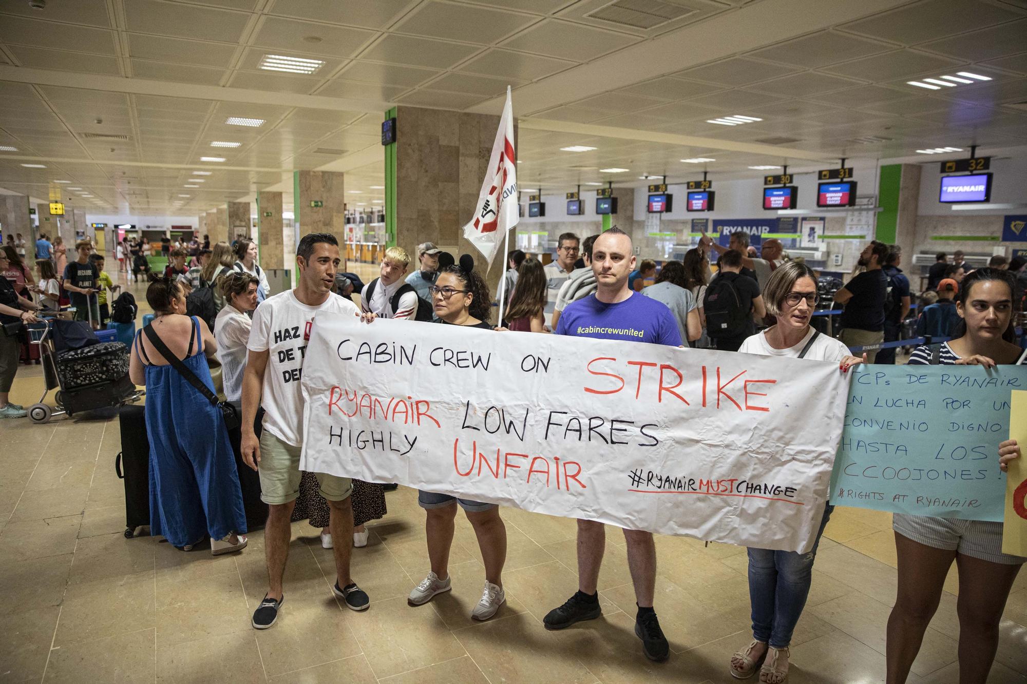 Normalitat en el primer dia de vaga de Ryanair a Girona