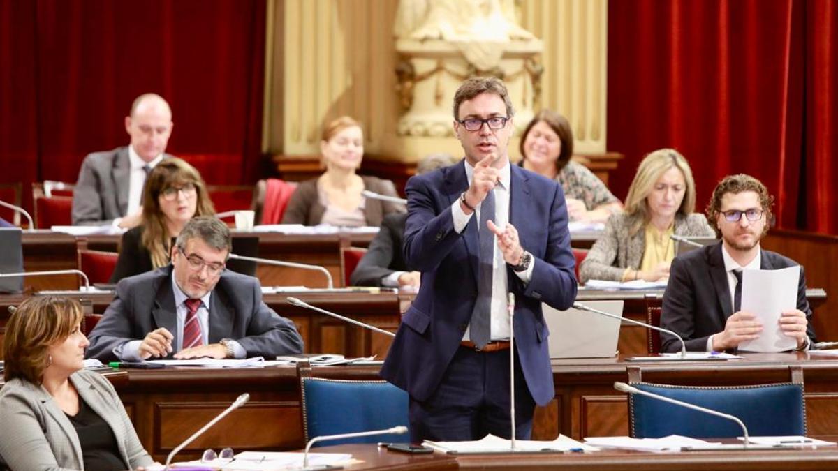 El vicepresidente del Govern, Antoni Costa, hoy en el Parlament.